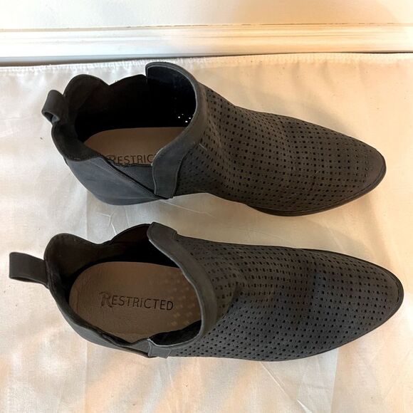 Restricted women’s Grey heel ankle boots size 8.5 - Picture 14 of 15